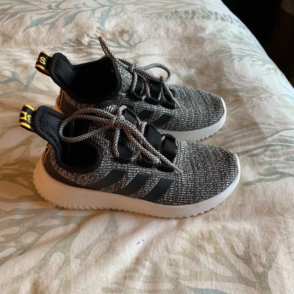 Adidas youth Cloudfoam sneakers. Size 3